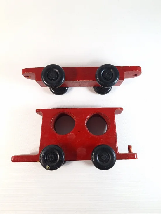 Vintage Red Wooden Toy Train Cars Set of 2 Pull-Along Locomotive & Flatbed Wagon - Picture 3 of 12